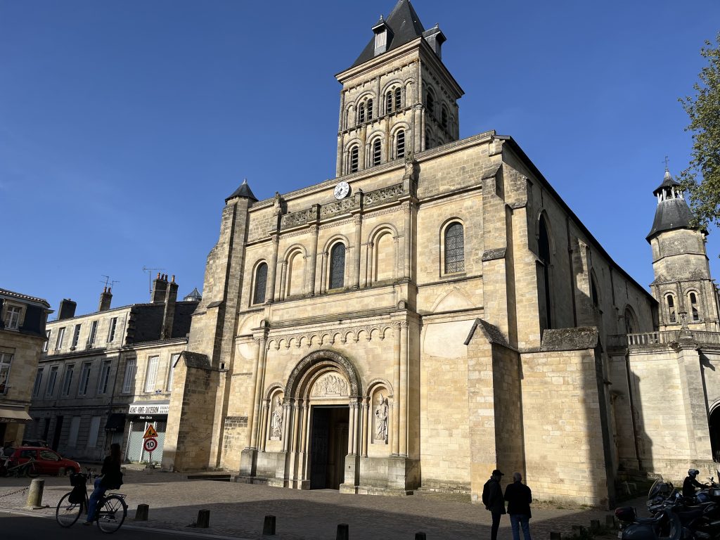 Basilique Saint Seurin location bureaux de prestige à Bordeaux pour entreprise bureaux à louer à saint seurin à bordeaux
