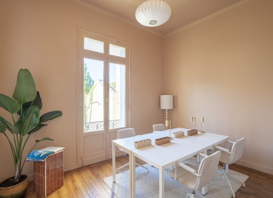 Bureau privatif 4 postes à louer au sein d'un coworking haut de gamme bordeaux rénovation