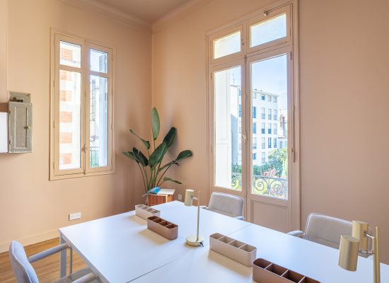 Bureau privatif 4 postes à louer au sein d'un coworking haut de gamme bordeaux rénové