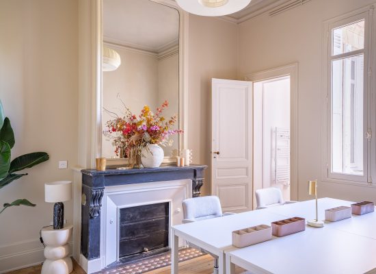 Bureau privatif à louer à Bordeaux coworking fermé climatisé 4 postes avec SDB privative