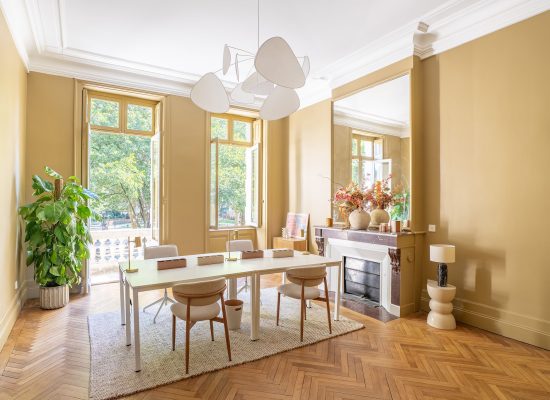 Bureau privatif à louer au sein d'un coworking climatisé 4 postes parquet